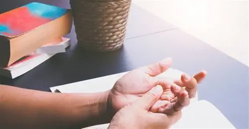 Почему у нас болят руки?