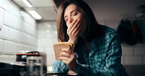 Не ешьте эти продукты на ночь - печень вам этого не простит