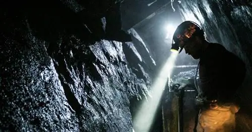 "Шахтеры в последнее время были самой ненавистной профессией в стране." На них и их семьи совершаются нападения