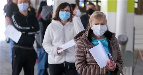 Глобальные инфекции падают, но ВОЗ предупреждает: COVID еще не закончился