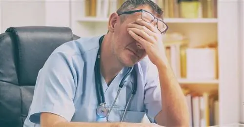 Трудоголизм польских врачей неизлечим? Эксперты бьют тревогу