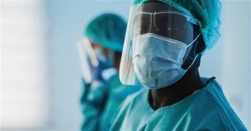 Новое исследование: Омикрон распространяется быстро, но может быть не таким опасным, как ожидалось