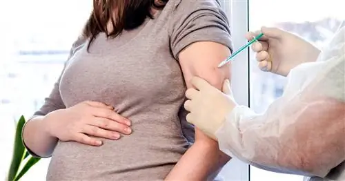 В Варшаве от COVID-19 умерла непривитая беременная женщина