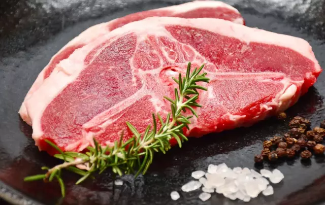 Сколько красного мяса мы можем съесть в неделю?