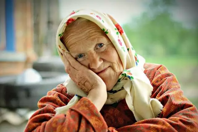 Почему женщины живут дольше мужчин