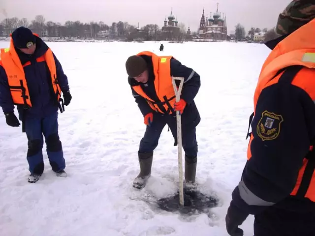 Несчастные случаи в машине подвержены ночным работникам