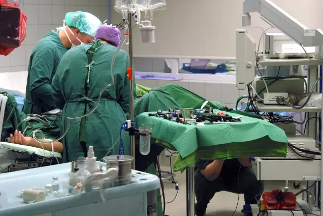 Расследование обвинения в смерти пациента, который осудил Благовещение Благовещения