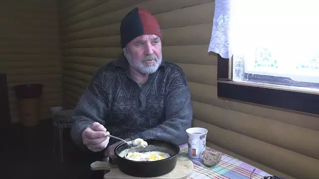Крит: они несли раненого туриста с фермером