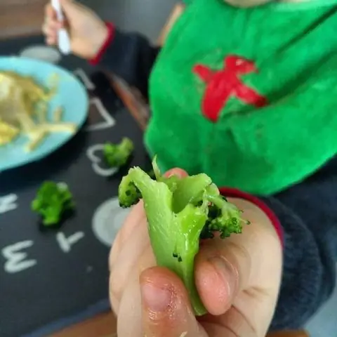 Как приучить ребенка к твердой пище