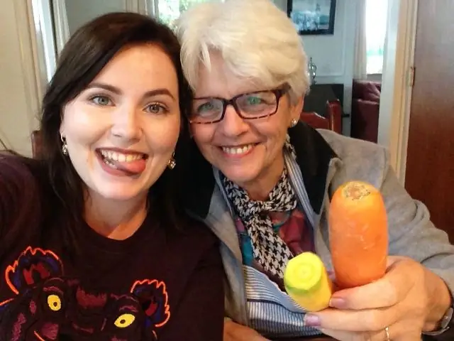 Работающая мама, которая создала костюм из пакетов с грудным молоком