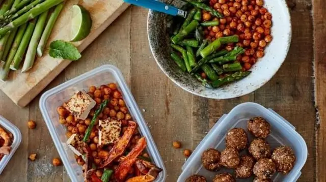 Здорова ли диета с низким содержанием углеводов и высоким содержанием белка?