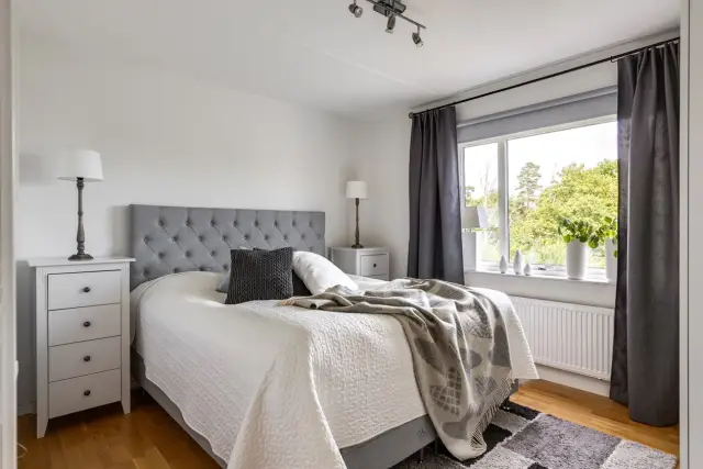 Храните лекарства вдали от источников тепла и в холодильнике