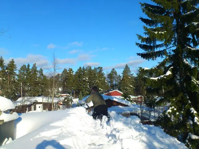 Мать отказывается от лекарств больному ребенку